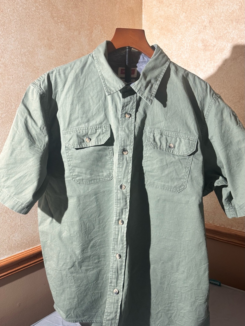 Wrangler Men's Short Sleeve Button-Up Shirt in Sage Green Size: XL